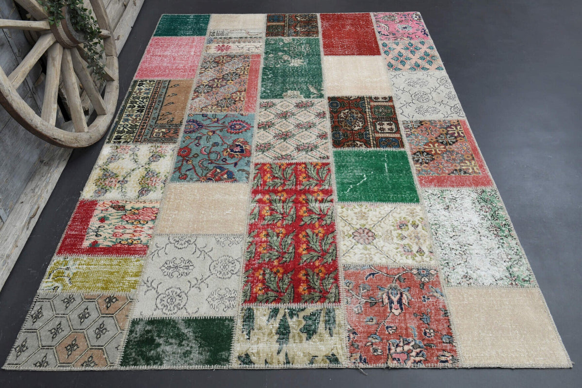 1970'lerden Anadolu kökenli patchwork tasarım desenli patchwork vintage halı, 200x299 cm