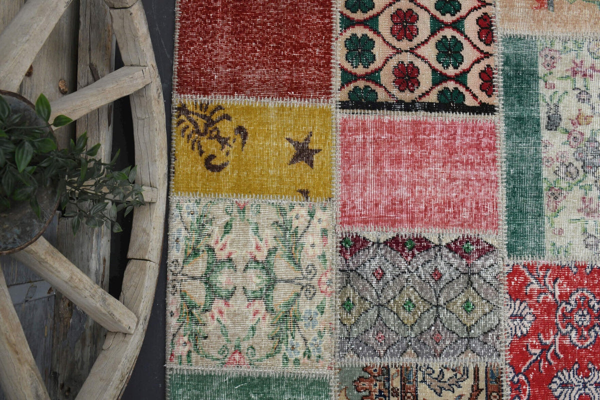 Vintage halı 204x304 cm – pembe, bej ve turuncu oryantal desenli, el dokuma