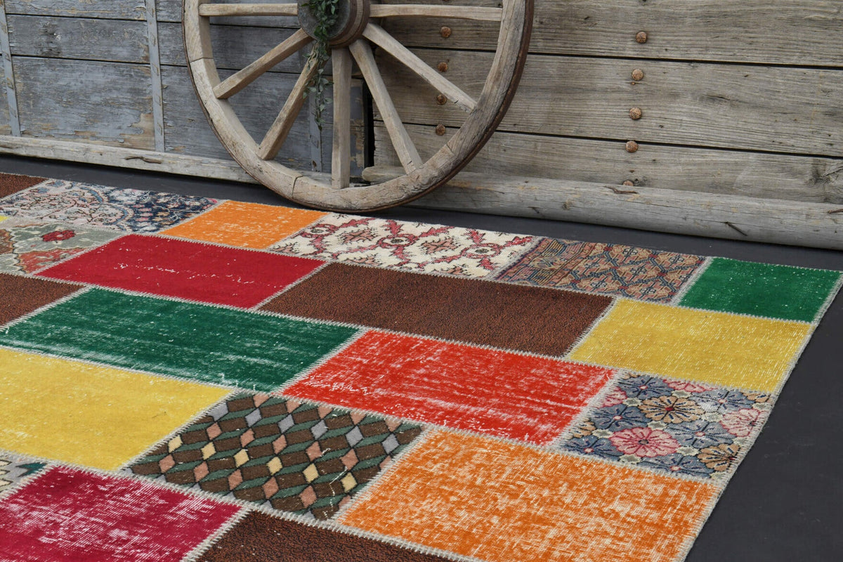 Kırmızı ve turuncu renkli patchwork vintage halı, yün hav, kumaş taban
