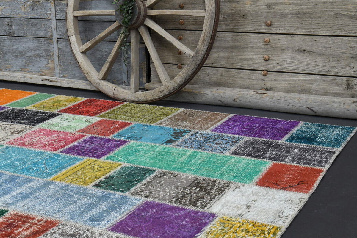 Gri, mavi ve beyaz renkli patchwork vintage halı, yün hav, kumaş taban