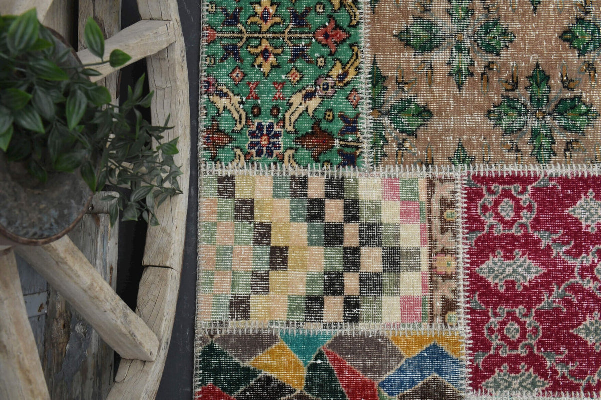 Vintage halı 199x296 cm – bej, pembe ve beyaz oryantal desenli, el dokuma