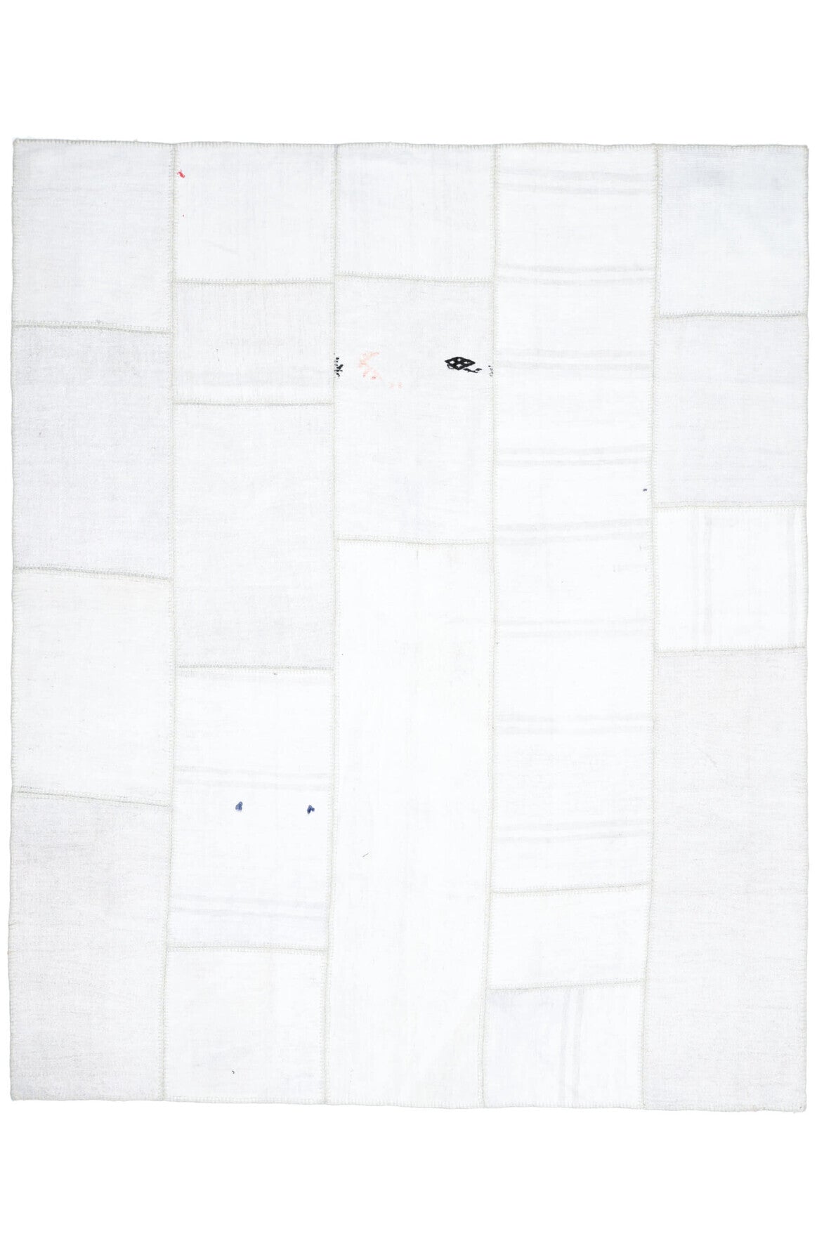 245x295 cm beyaz ve gri düz zeminli patchwork vintage halı – üstten tam görünüm