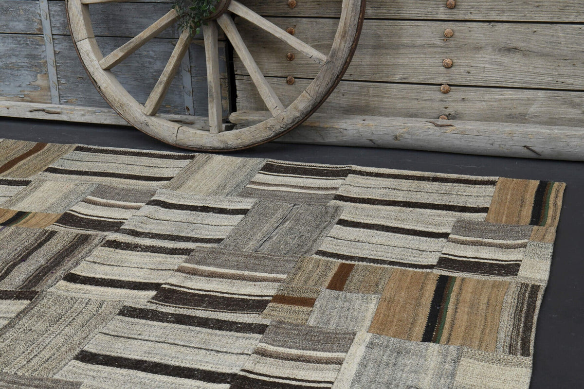 Salon için oryantal desenli el dokuma vintage kilim – 185x258 cm