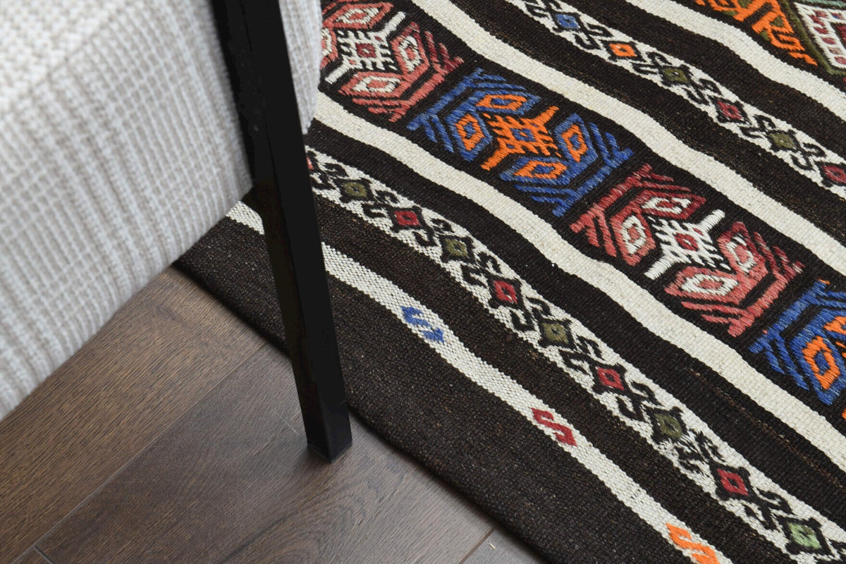 Salon için oryantal desenli el dokuma vintage kilim – 199x231 cm