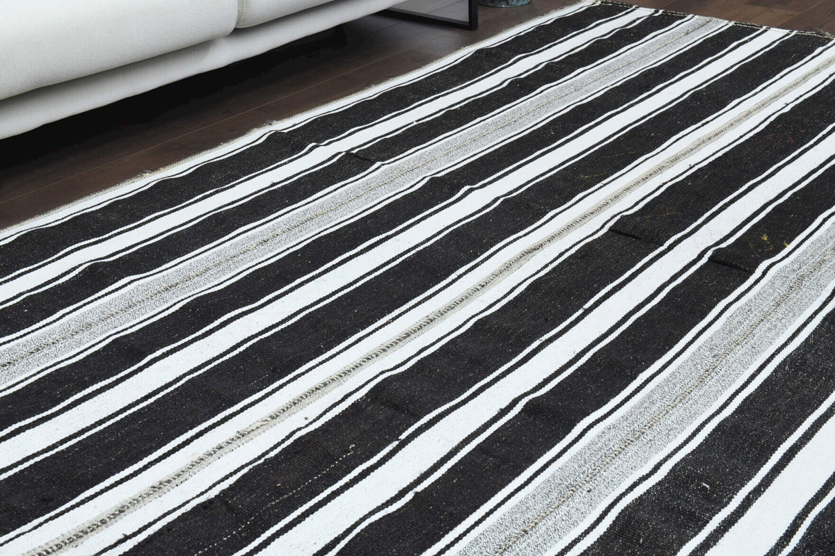 Anadolu kökenli el dokuma kilim – 1960'lar üretimi, oryantal desenli