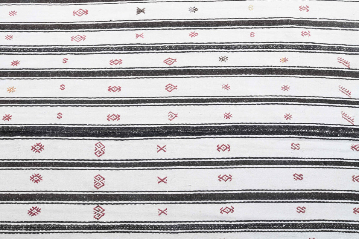 Anadolu kökenli el dokuma kilim – 1960'lar üretimi, çizgili
