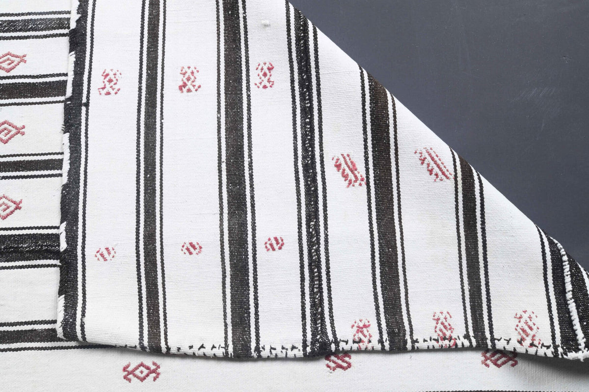Vintage kilim 154x200 cm – gri ve beyaz çizgili, el dokuma