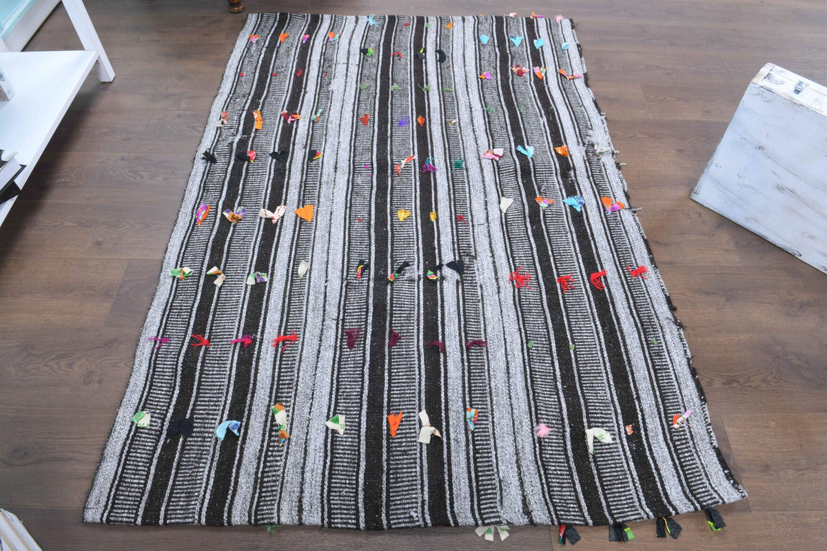 Çizgili el dokuma vintage kilim – gri tonlarda yün dokuma