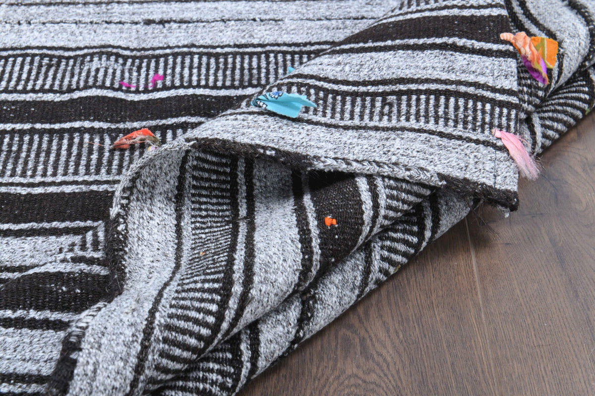 Anadolu kökenli el dokuma kilim – 1960'lar üretimi, çizgili