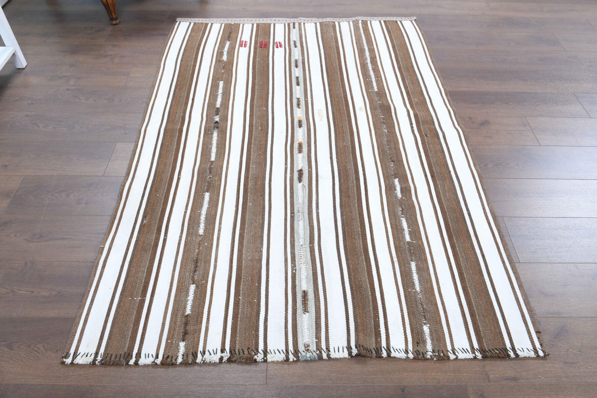 El yapımı vintage halı 132x196 cm çizgili desenli yün - yakın çekim doku detayı
