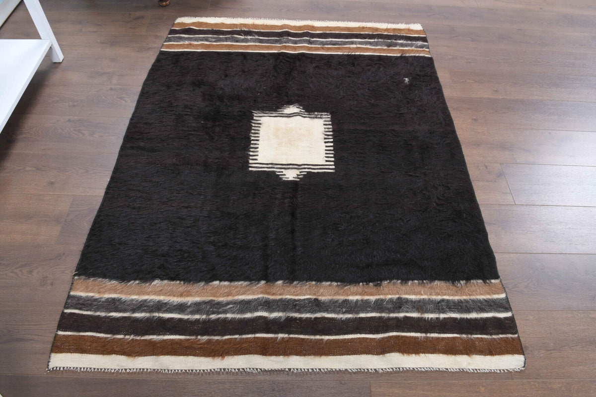 El yapımı vintage halı 124x168 cm düz desenli yün - yakın çekim doku detayı