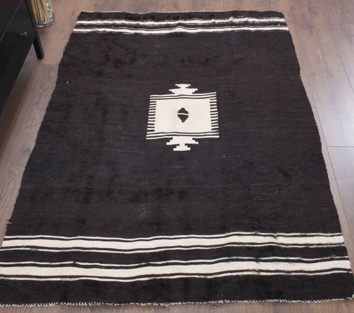El yapımı vintage halı 119x170 cm düz desenli yün - yakın çekim doku detayı