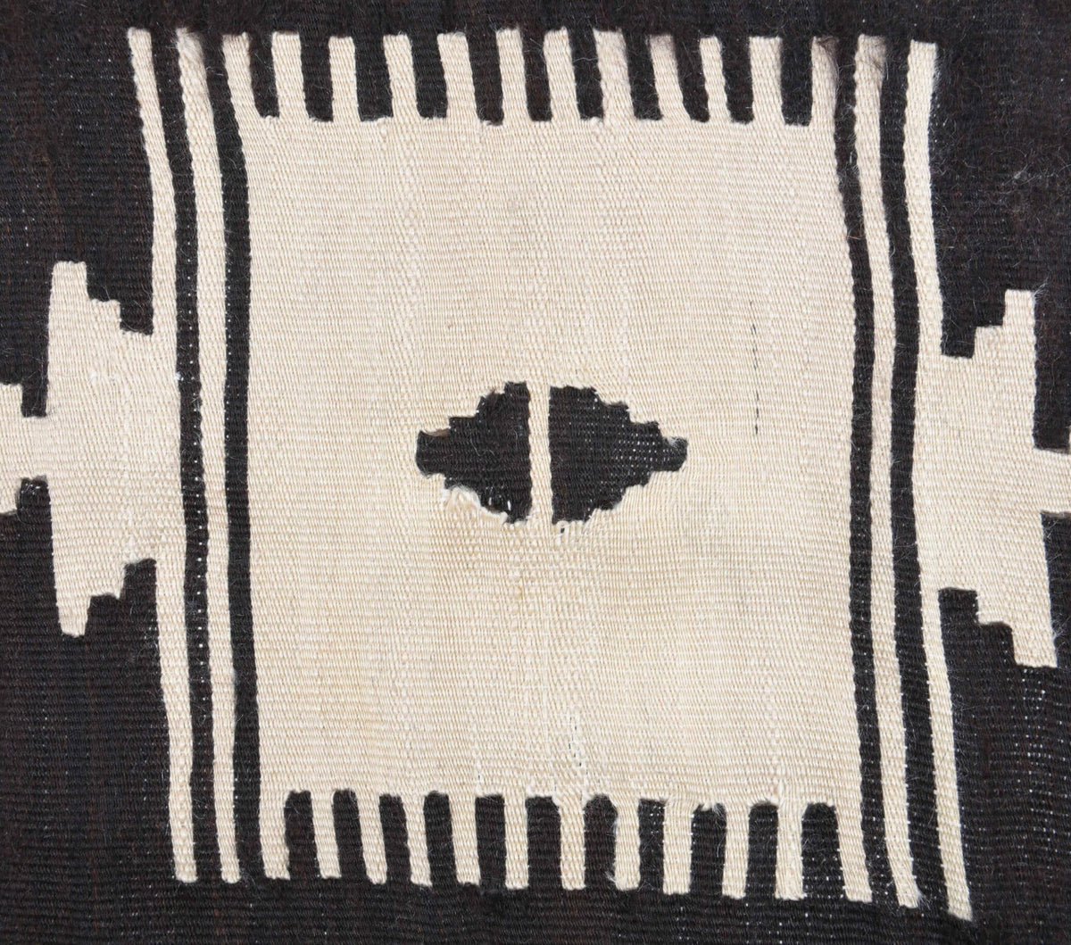 Vintage kilim 118x170 cm – siyah düz zeminli, el dokuma