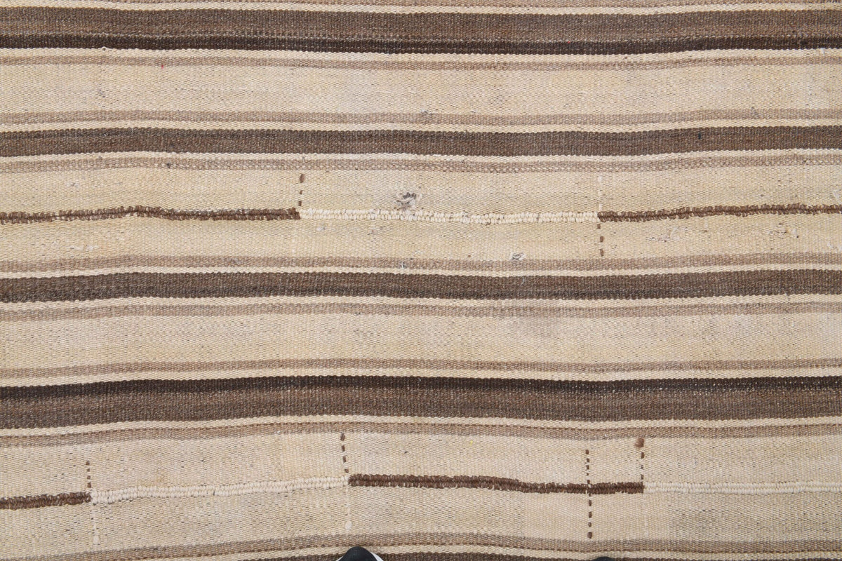 Anadolu kökenli el dokuma kilim – 1960'lar üretimi, ikat desenli