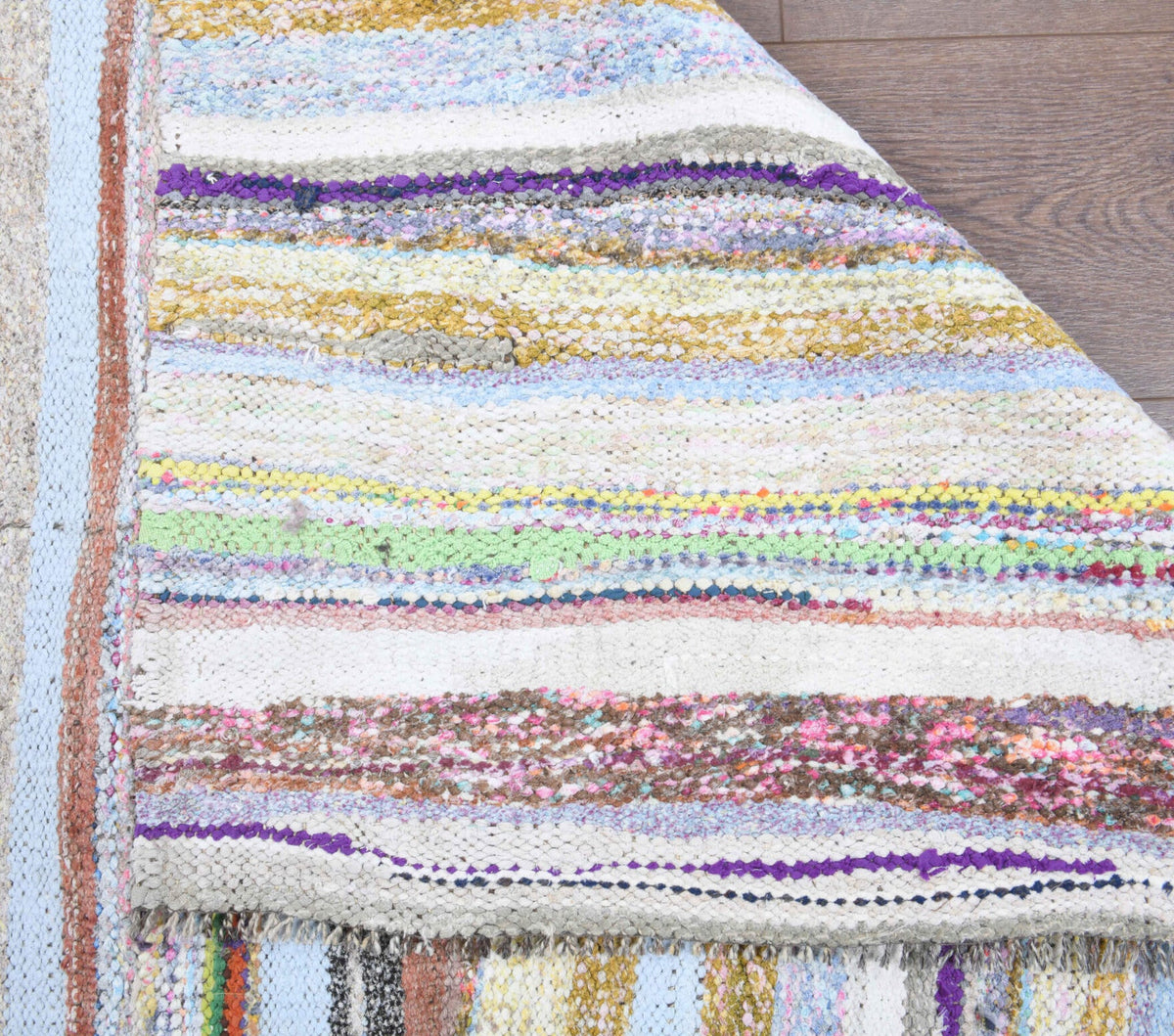El yapımı vintage halı 109x213 cm çizgili desenli yün - yakın çekim doku detayı
