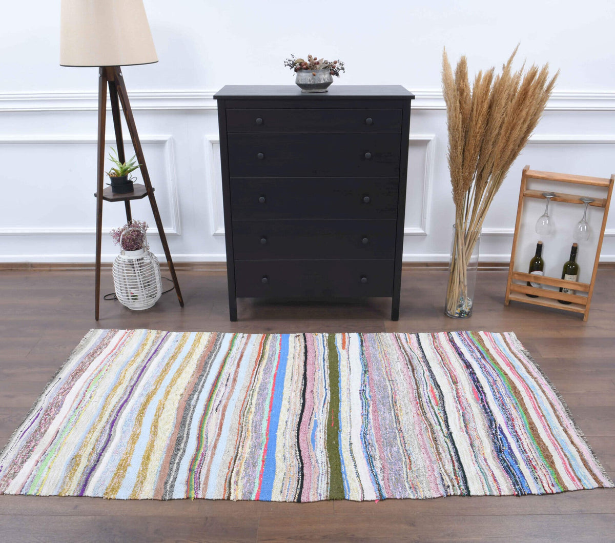 Beyaz, bej ve gri renkli el dokuma vintage kilim, %100 yün dokuma