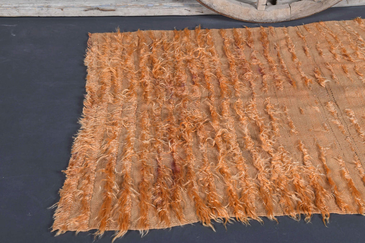 El yapımı vintage halı 112x168 cm i̇kat desenli yün - yakın çekim doku detayı