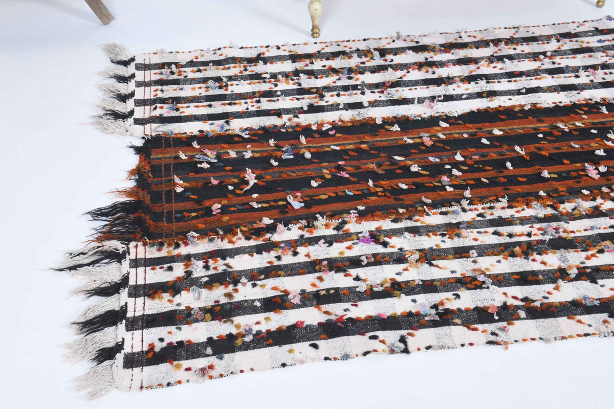 Anadolu kökenli el dokuma kilim – 1960'lar üretimi, ikat desenli