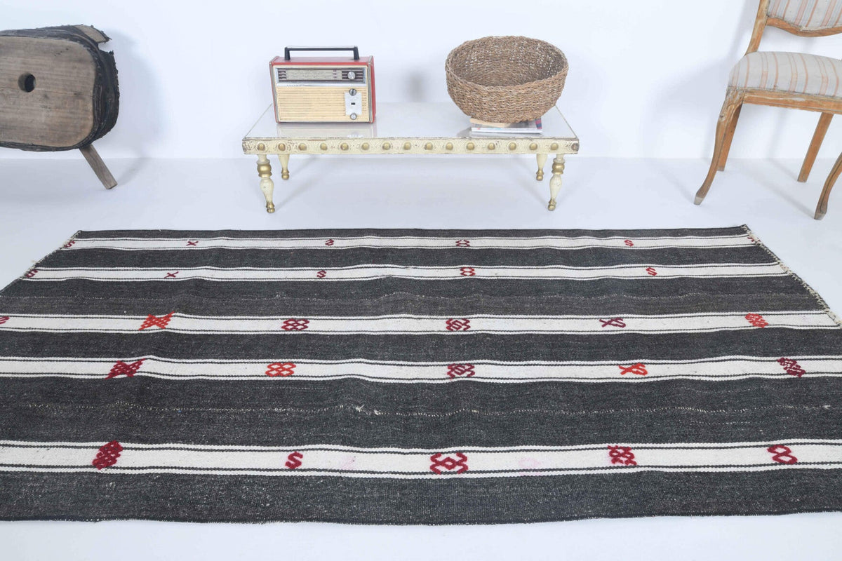 El yapımı vintage halı 107x224 cm çizgili desenli yün - kenar ve saçak detayı