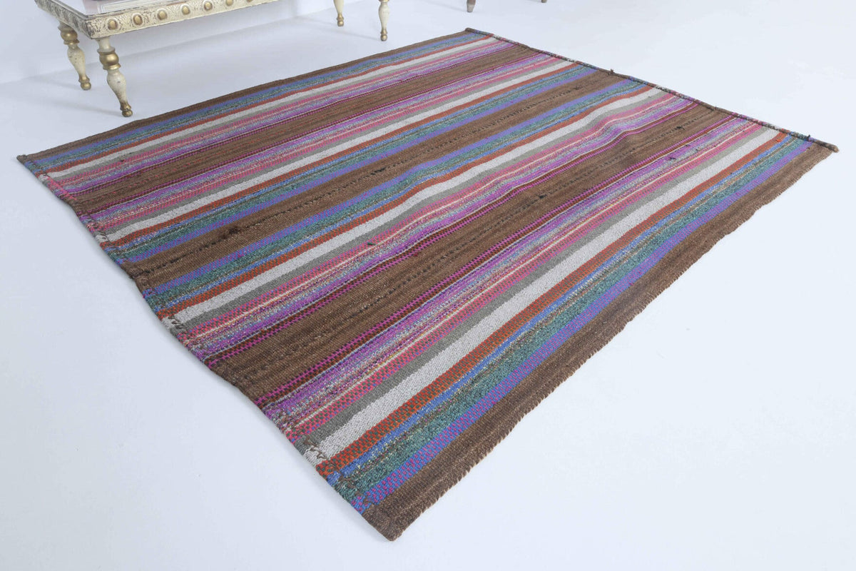El yapımı vintage halı 140x157 cm çizgili desenli yün - yakın çekim doku detayı