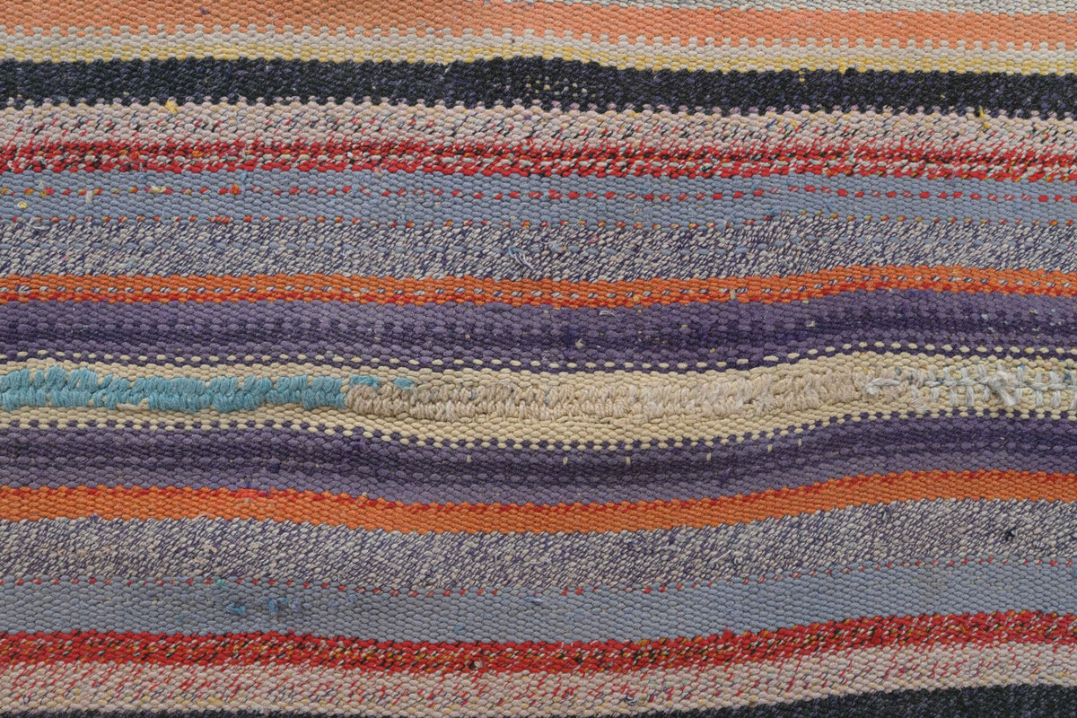 Anadolu kökenli el dokuma kilim – 1960'lar üretimi, çizgili