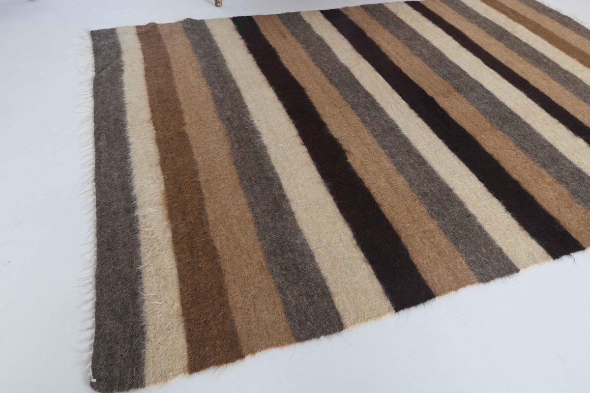 Tek parça el dokuma vintage kilim 126x187 cm (2,36 m²) – Pera Halı