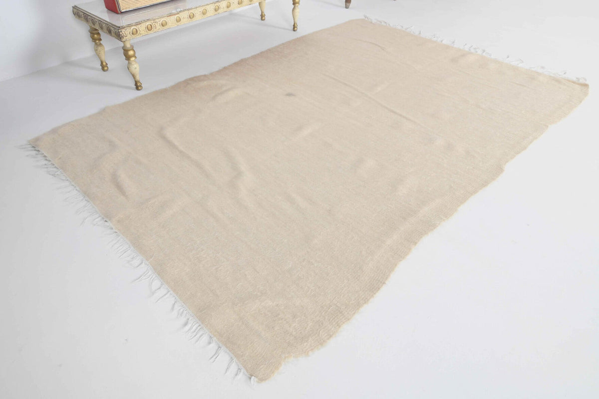 1960'lardan Anadolu kökenli düz zeminli el dokuma vintage kilim, 132x190 cm