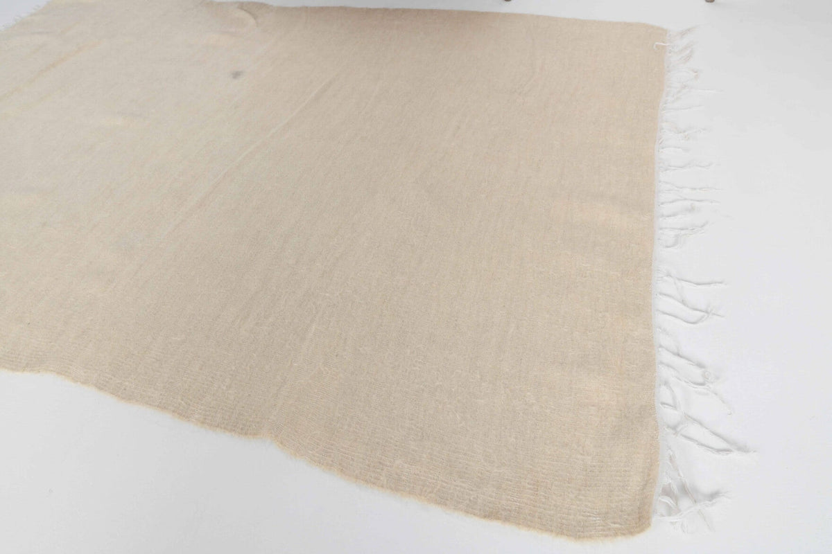 Bej, turuncu ve beyaz renkli el dokuma vintage kilim, %100 yün dokuma