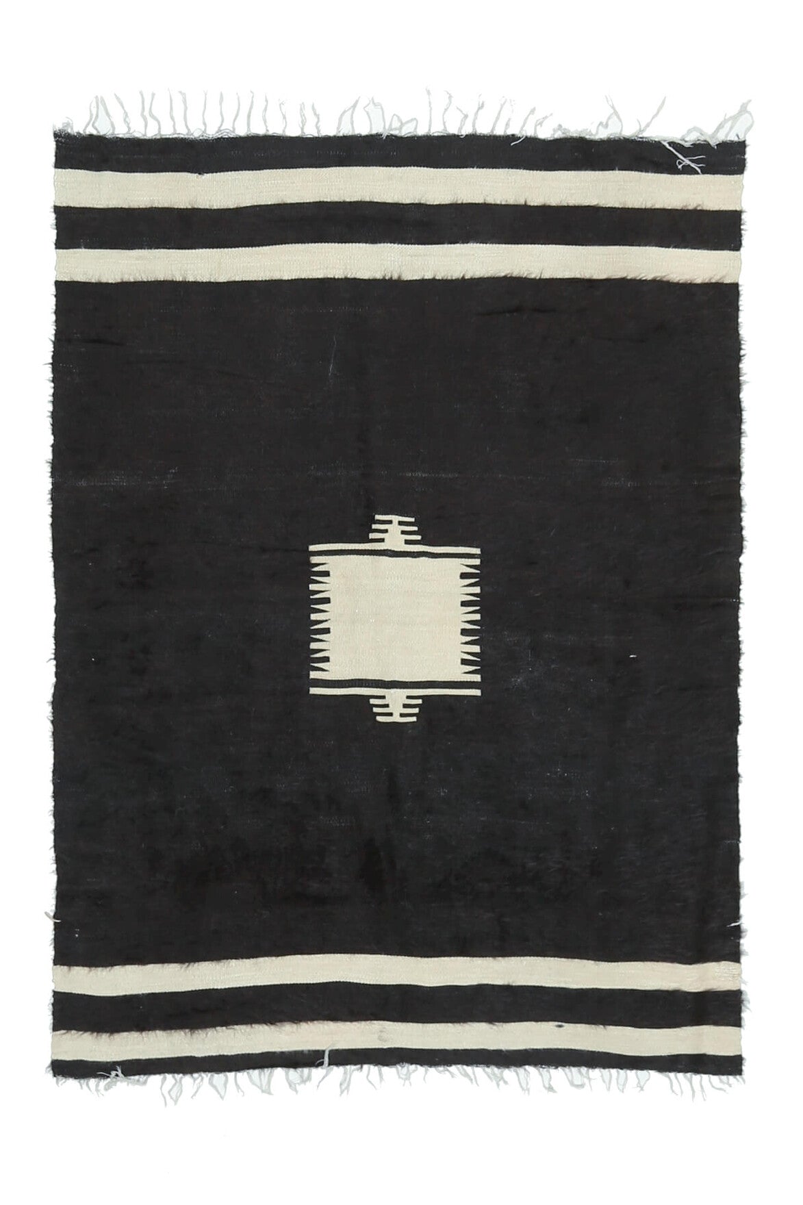 123x172 cm siyah ve bej ikat desenli el dokuma vintage kilim – üstten tam görünüm