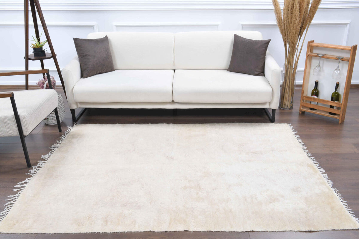 159x209 cm bej ve beyaz düz zeminli el dokuma vintage kilim – üstten tam görünüm