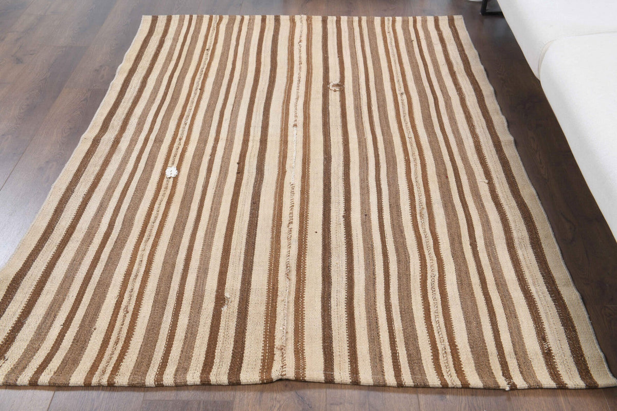 El yapımı vintage halı 140x183 cm çizgili desenli yün - yakın çekim doku detayı