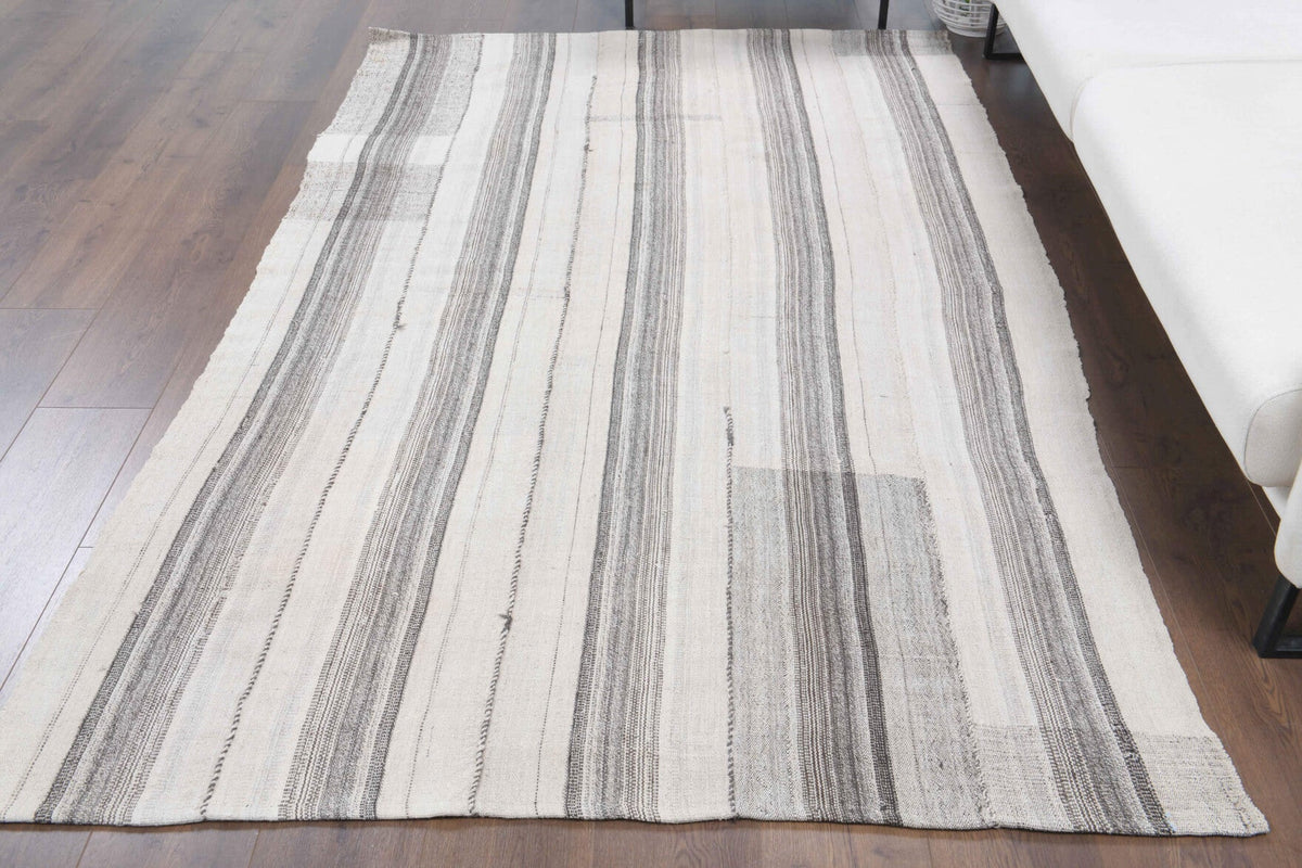 El yapımı vintage halı 150x241 cm çizgili desenli yün - kenar ve saçak detayı