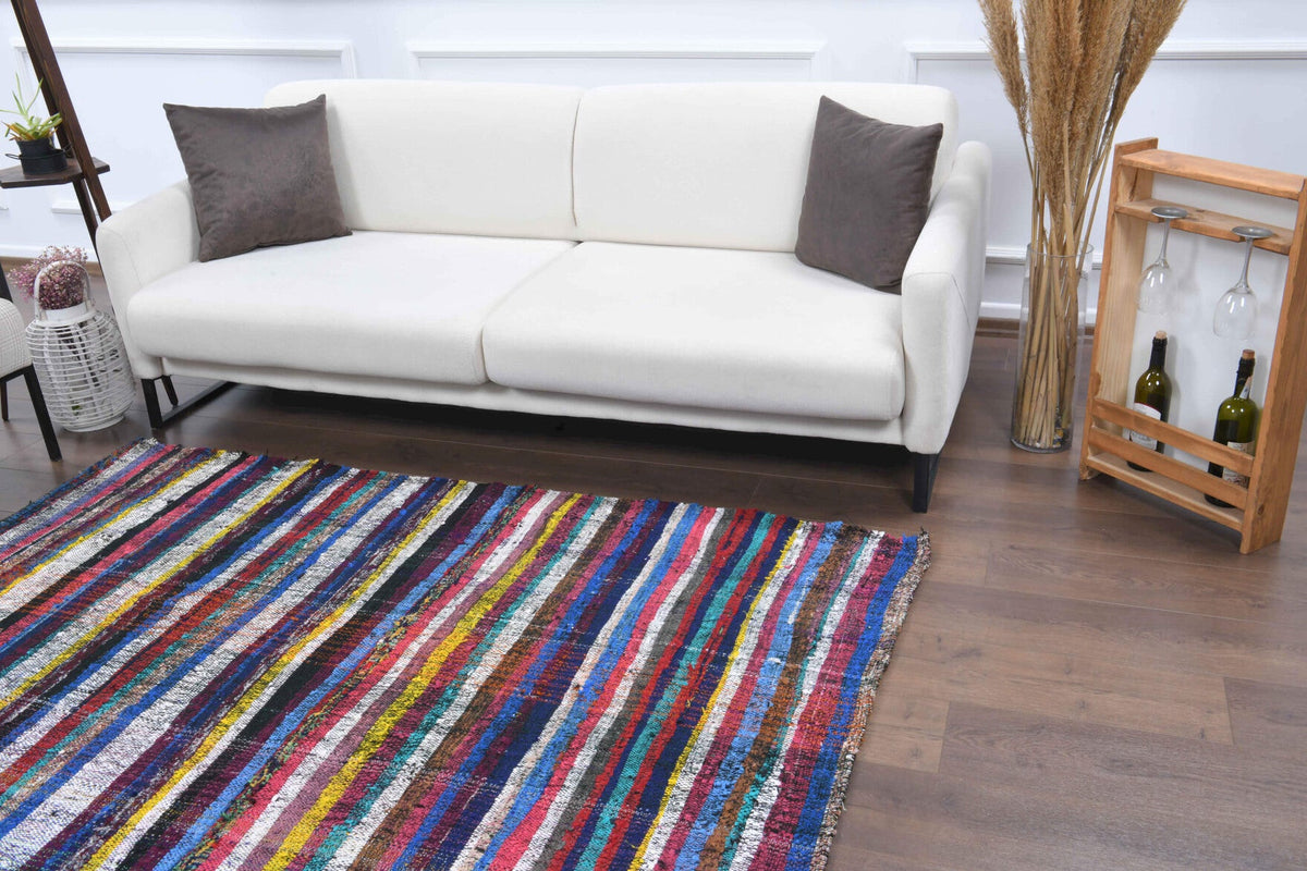 El yapımı vintage halı 135x201 cm i̇kat desenli yün - yakın çekim doku detayı