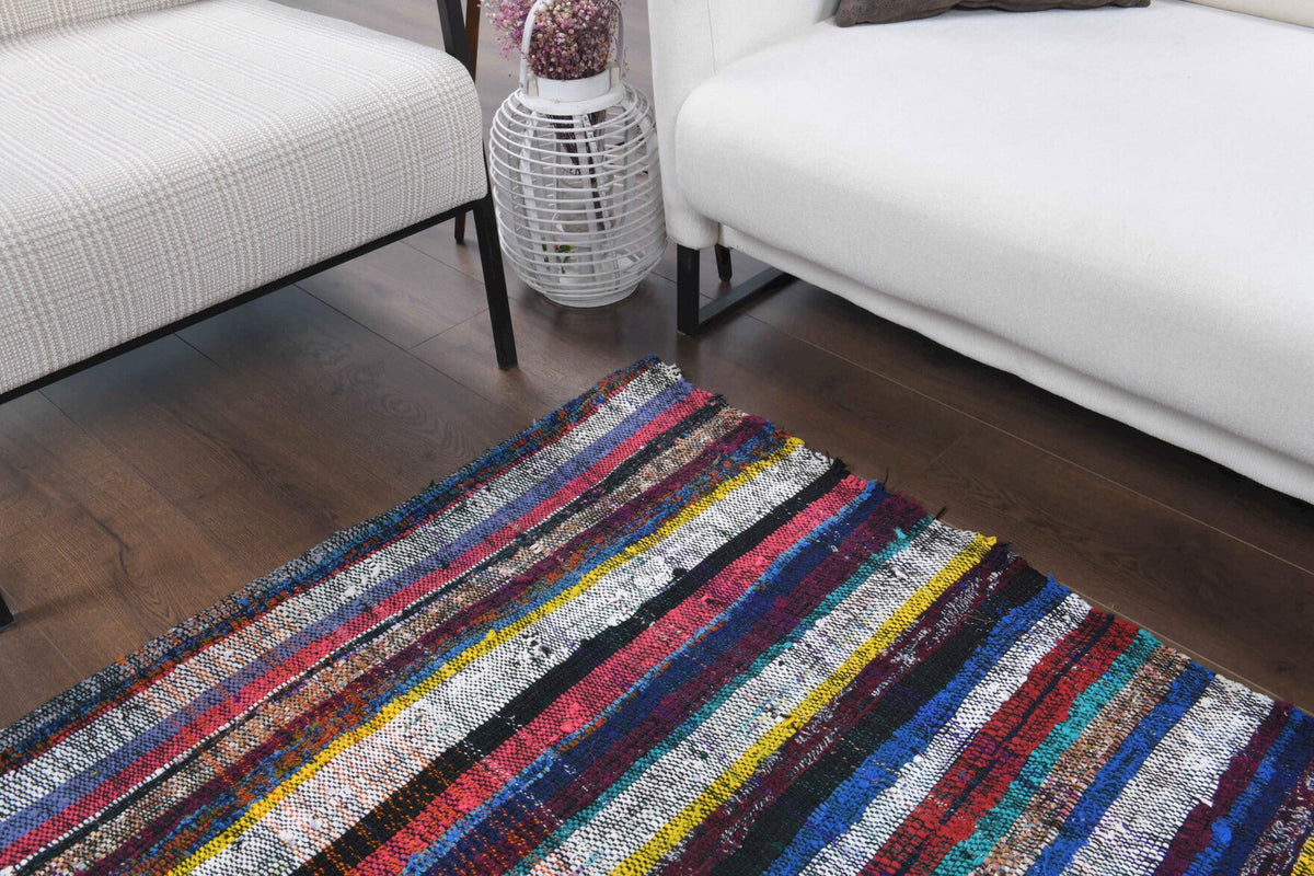 Yatak odası için ikat desenli el dokuma vintage kilim – 133x200 cm