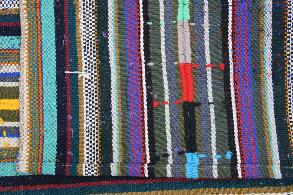 El yapımı vintage halı 132x224 cm çizgili desenli yün - ışık altında renk detayı
