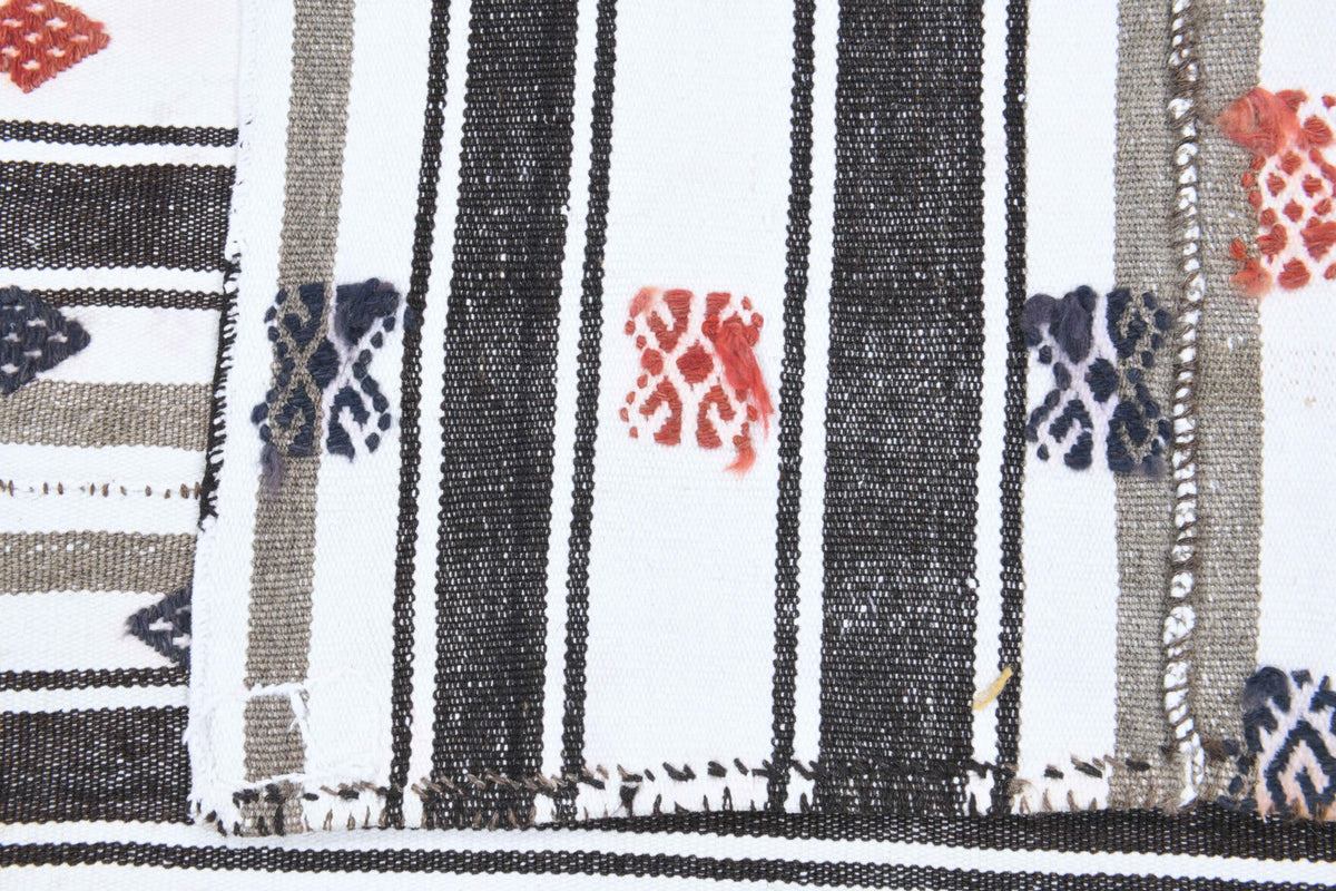 3,73 m² el dokuma vintage kilim – Anadolu, 1960'lar