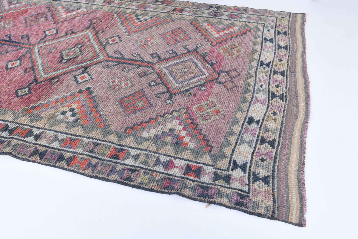 El yapımı vintage halı 132x216 cm geometrik desenli yün - mekan görünümü