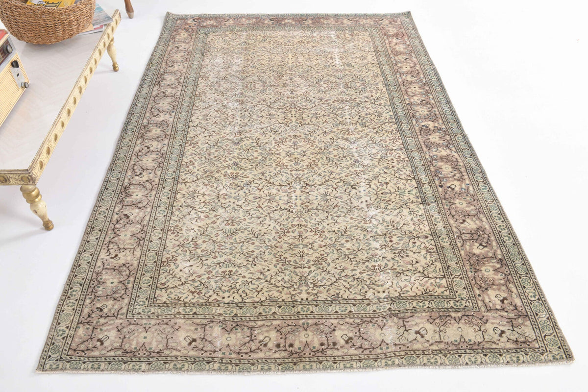 1970'lerden Anadolu kökenli çiçek desenli el dokuma vintage halı, 138x230 cm