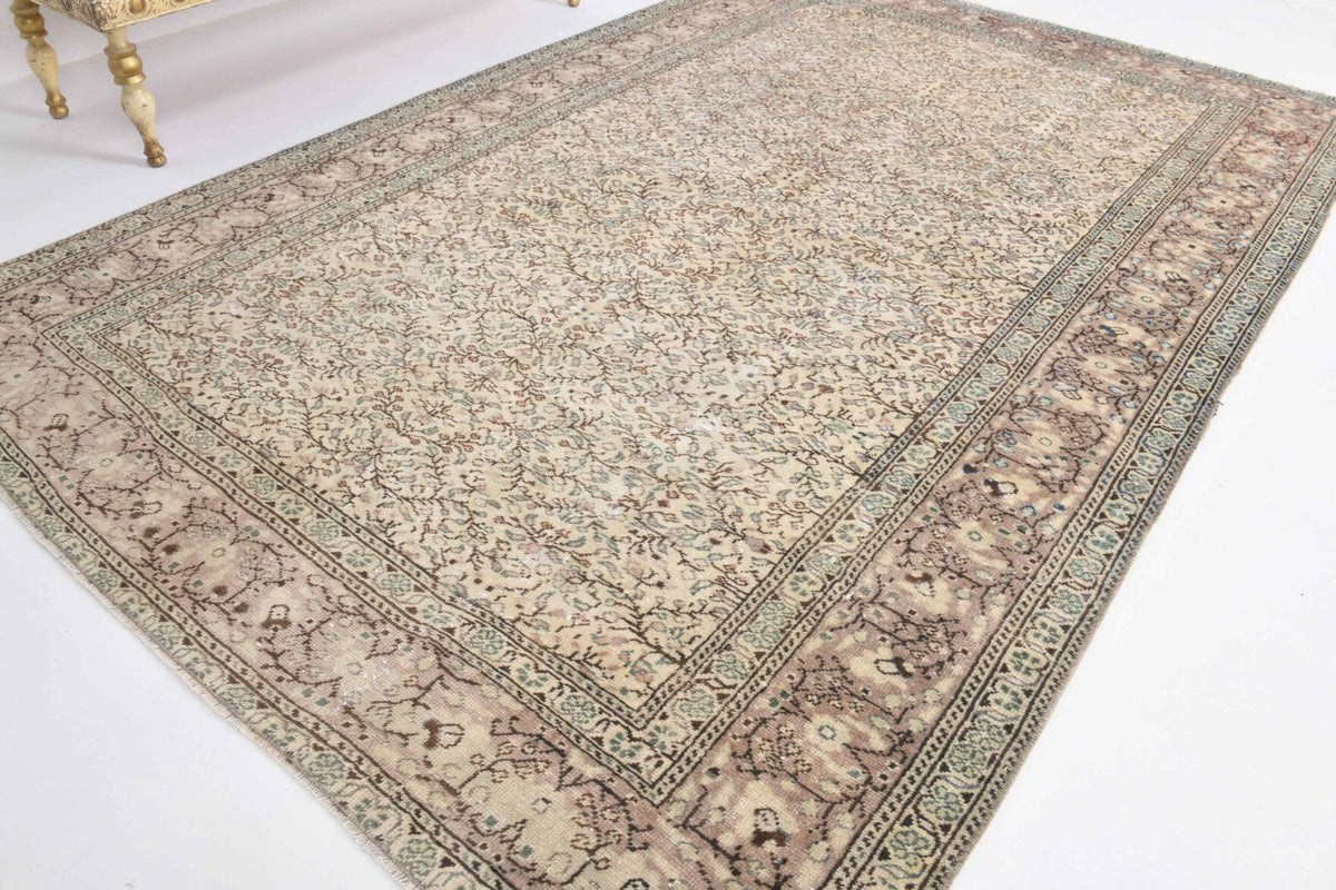 El yapımı vintage halı 137x229 cm çiçek desenli desenli yün - yakın çekim doku detayı