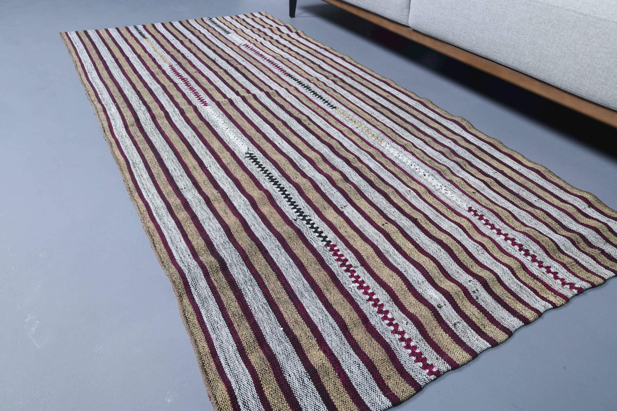 Anadolu kökenli el dokuma kilim – 1960'lar üretimi, çizgili