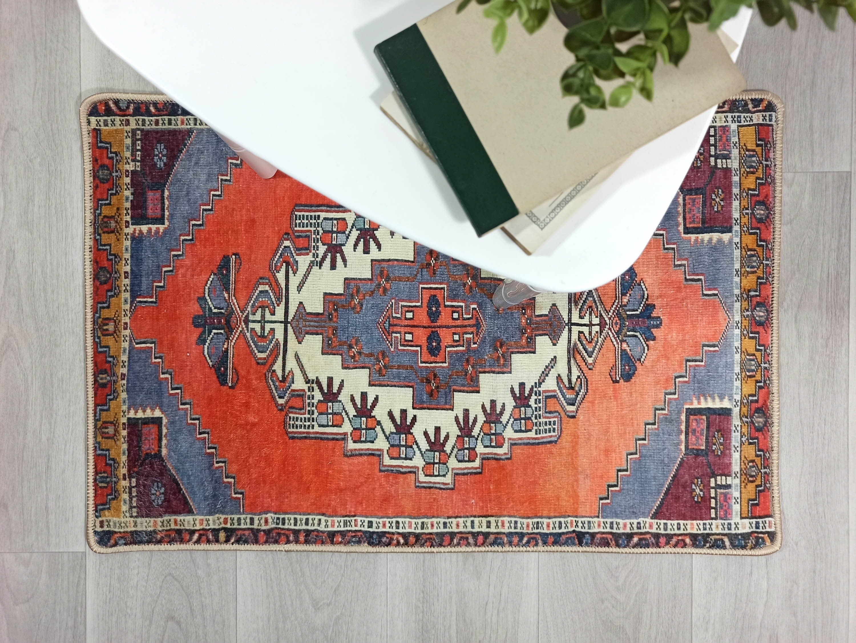 Vintage-Teppich in Ziegelorange und Korallenrot
