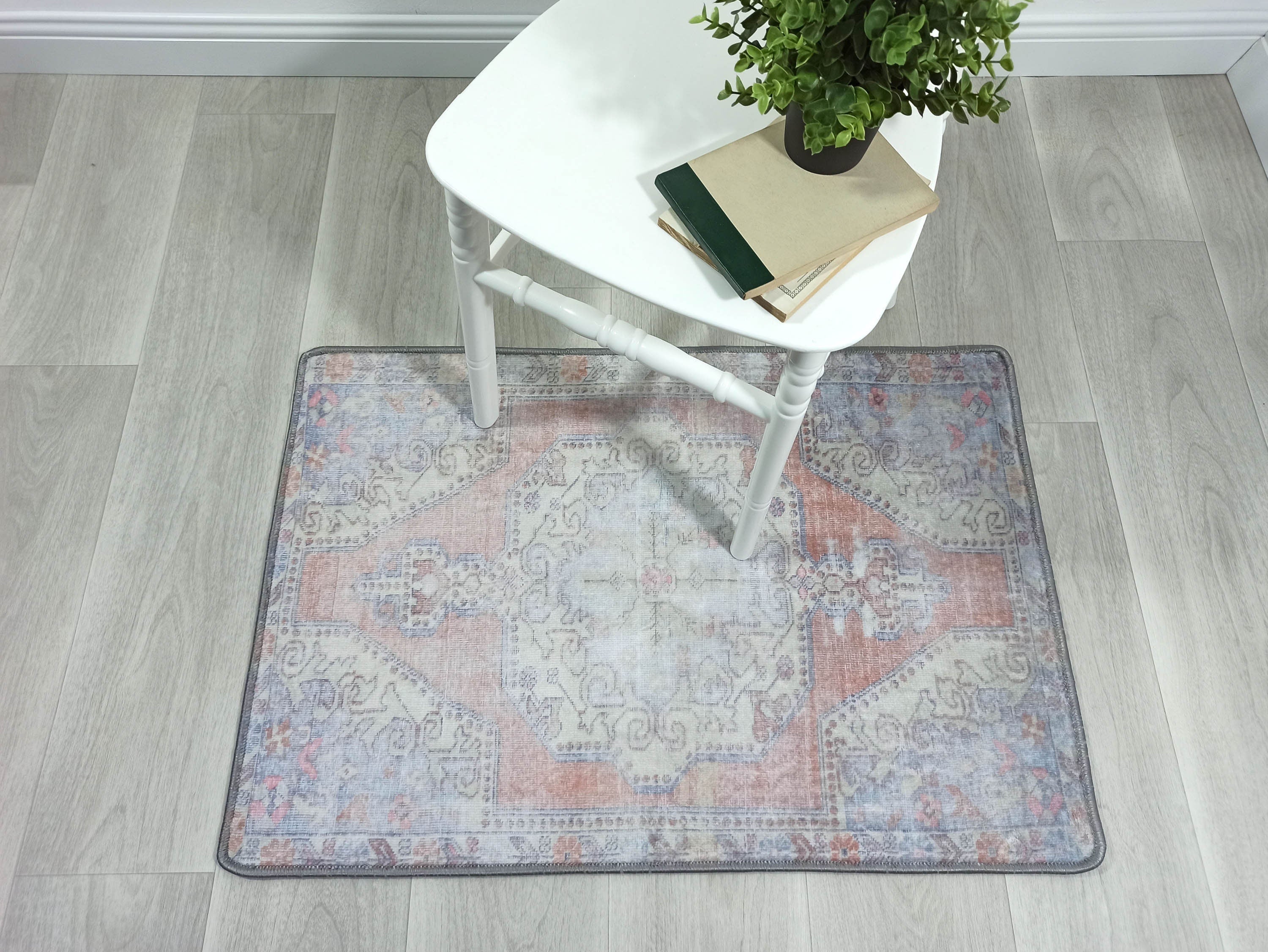 Blassorange und blauer Oushak Vintage Teppich