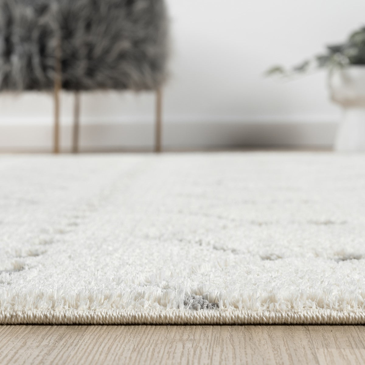 Beyaz Gri Etnik Geometrik Saçaklı Modern Halı