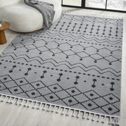 Açık Gri Siyah Etnik Geometrik Saçaklı Halı
