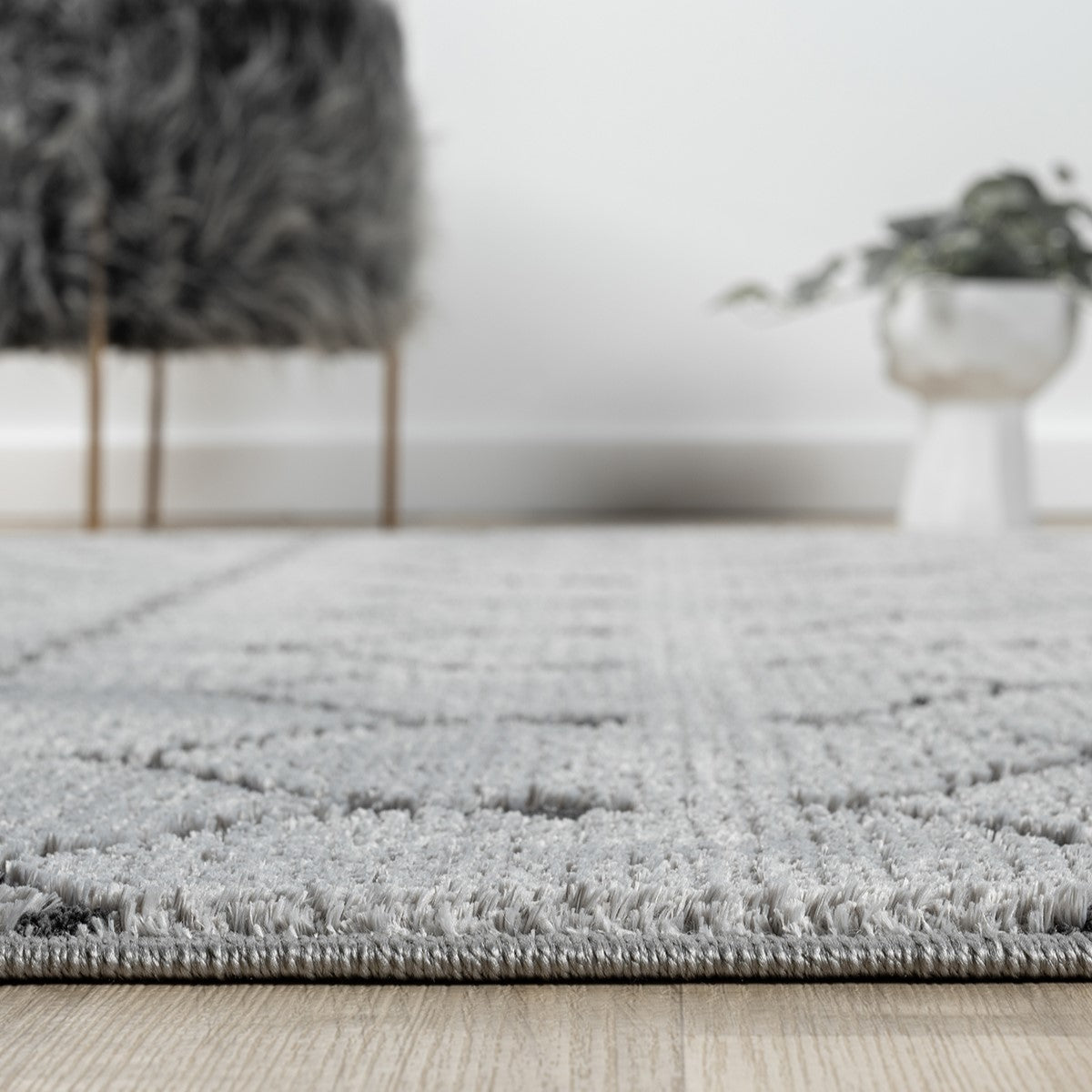 Açık Gri Siyah Etnik Geometrik Saçaklı Halı