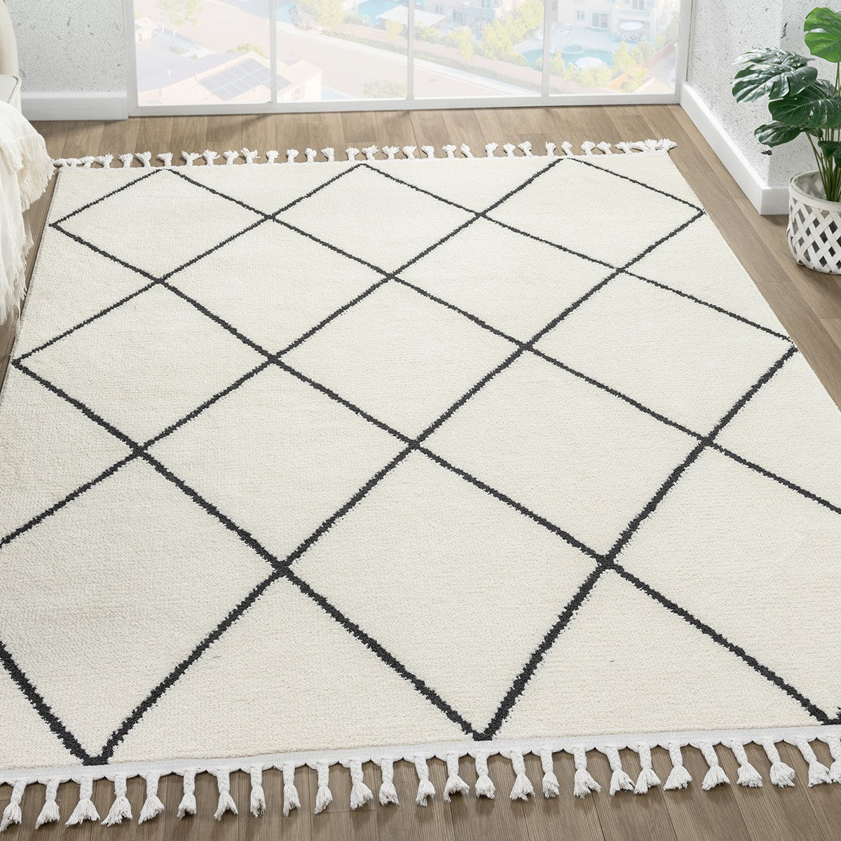 Krem Siyah Baklava Desenli Saçaklı Modern Halı