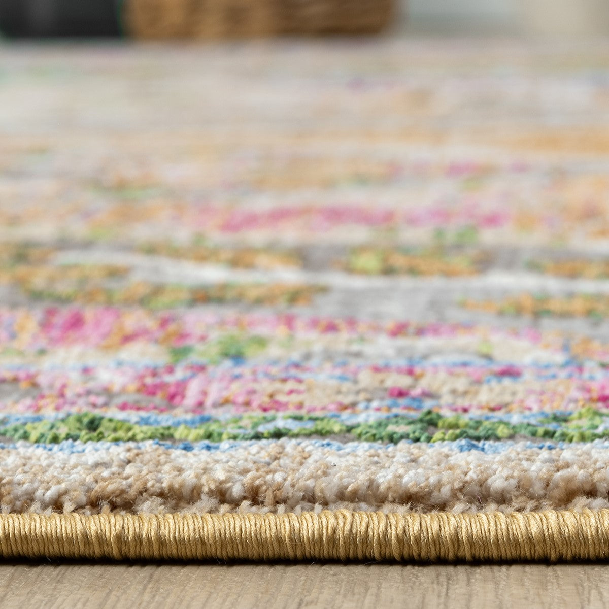 Çok Renkli Oryantal Klasik Eskitme Halı