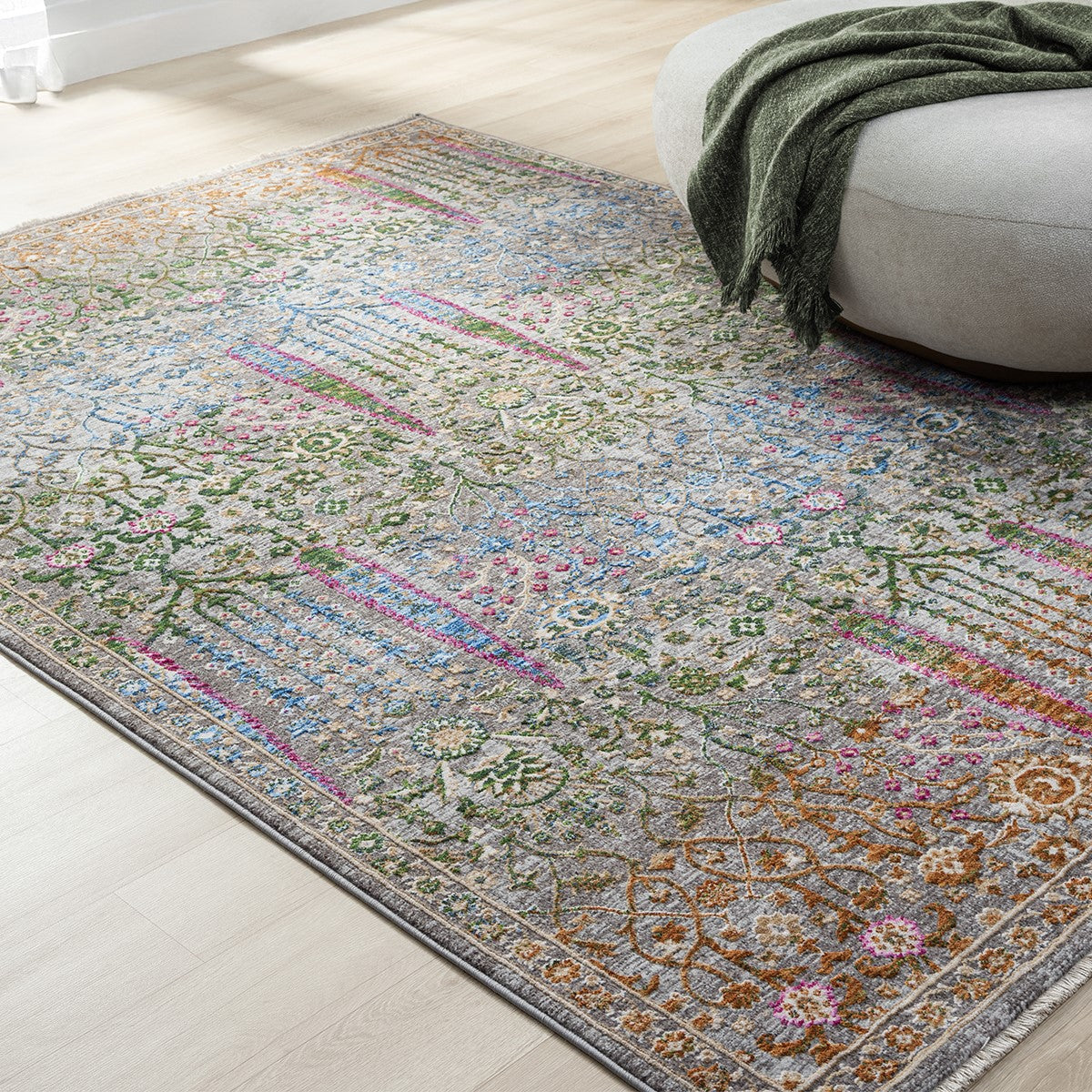 Çok Renkli Simetrik Klasik Eskitme Halı