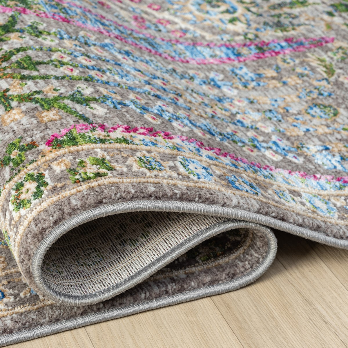 Çok Renkli Simetrik Klasik Eskitme Halı