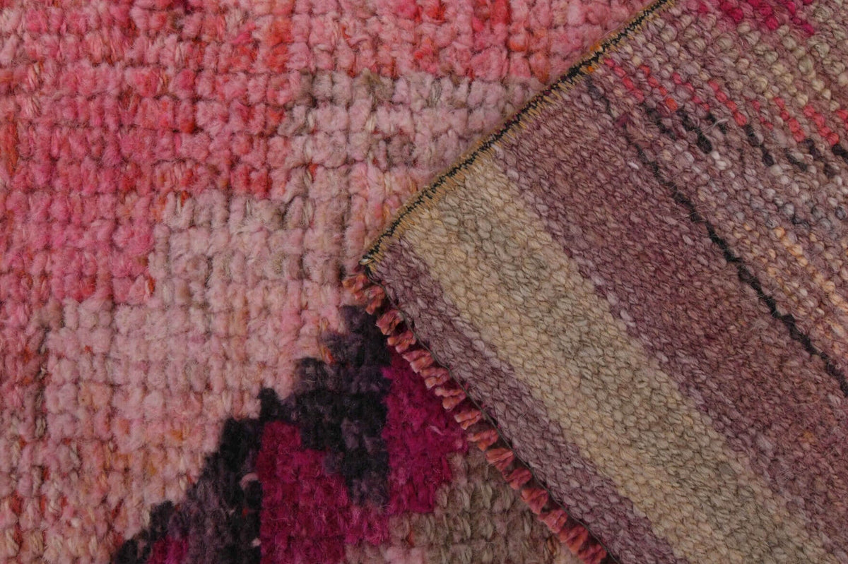 Pera Halı tek parça koleksiyonu: oryantal desenli el dokuma vintage yolluk, turuncu, pembe ve kırmızı